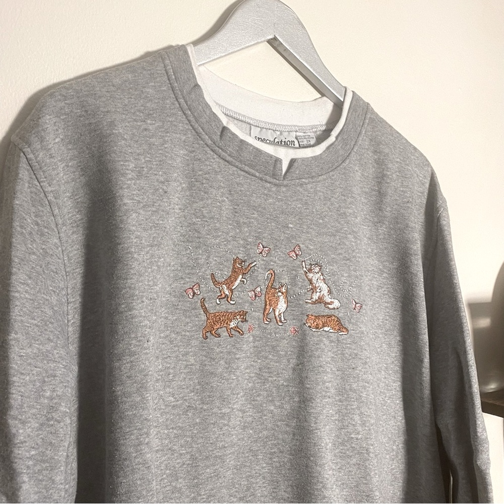 90s Kitties 🐈‍⬛ playing with butterflies 🦋 embroidered Crewneck Sweatshirt - Picture 2 of 7